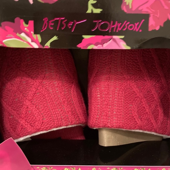 🌺Betsey Johnson New Pink Slippers Body Care Set - Picture 2 of 7